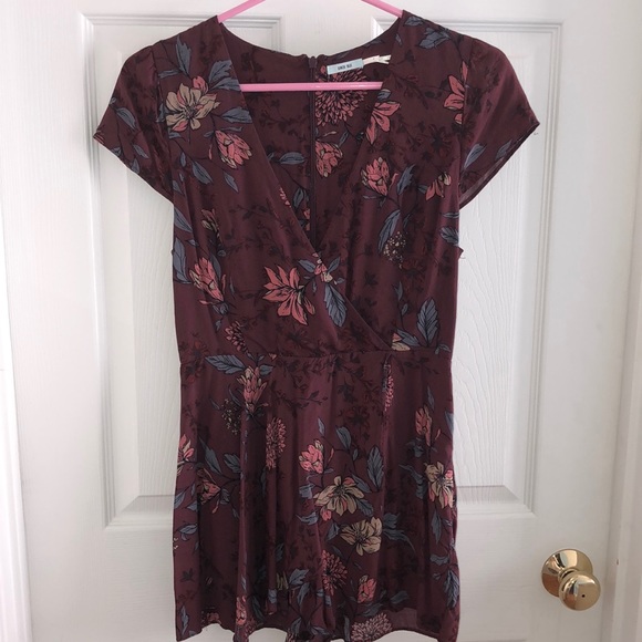 UO Kimchi Blue Anita Ruffled-Front Skort Romper - Picture 5 of 7